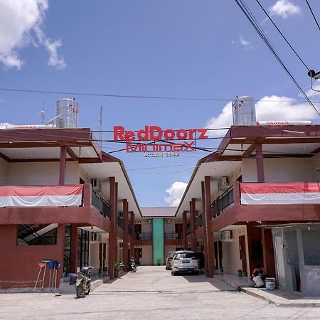 فندق Reddoorz Syariah Near Bukit Teletubbies Padangsidempuan المظهر الخارجي الصورة