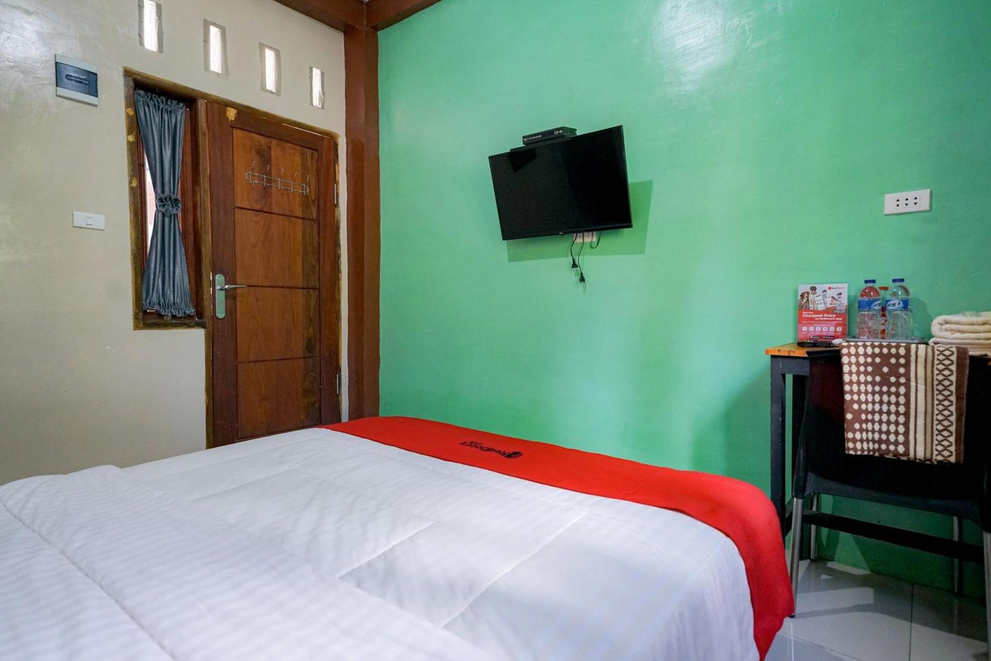 فندق Reddoorz Syariah Near Bukit Teletubbies Padangsidempuan المظهر الخارجي الصورة