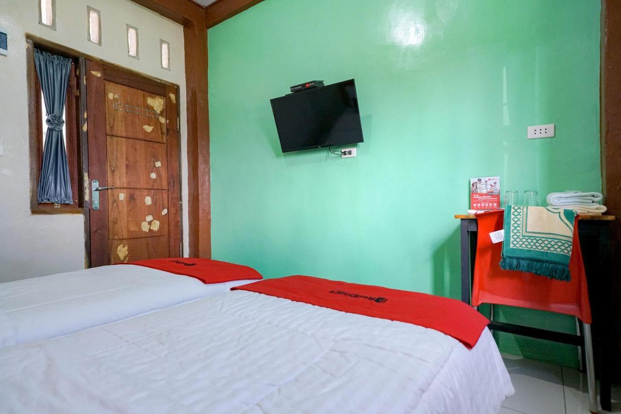 فندق Reddoorz Syariah Near Bukit Teletubbies Padangsidempuan المظهر الخارجي الصورة
