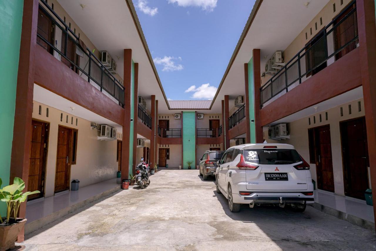 فندق Reddoorz Syariah Near Bukit Teletubbies Padangsidempuan المظهر الخارجي الصورة